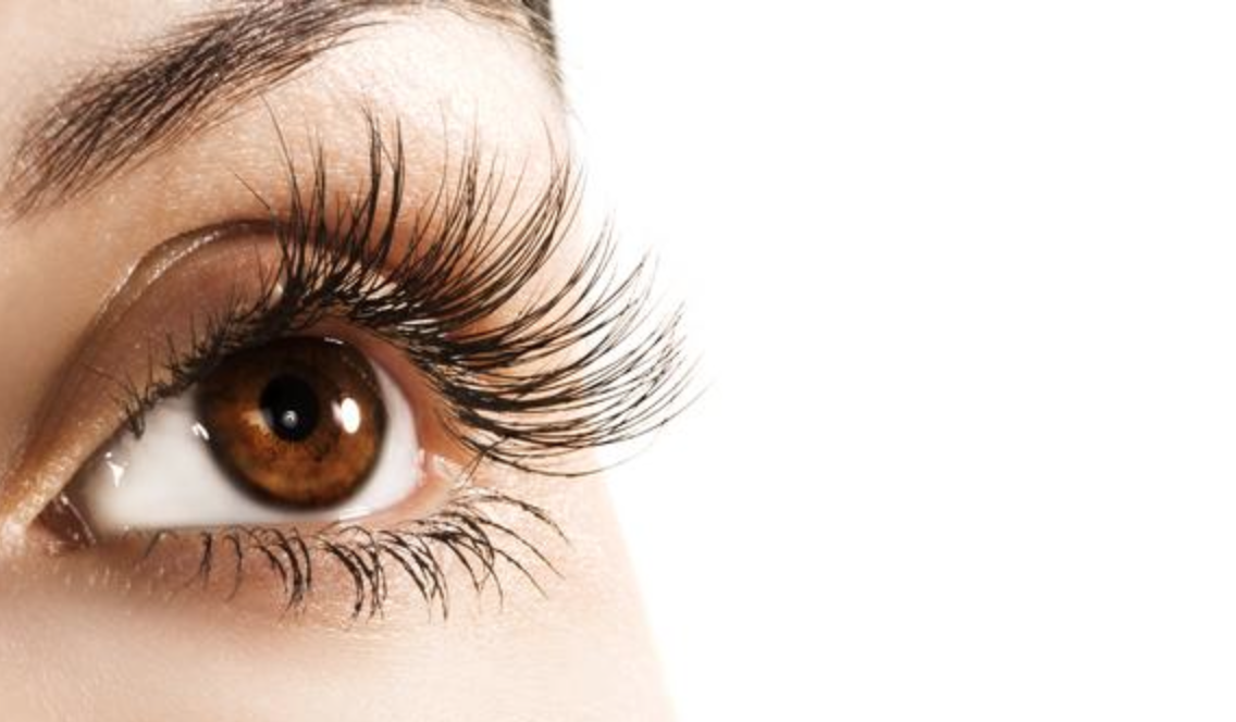 How To Curl Your Lashes Safely and Save Your Eye and Lip Liners