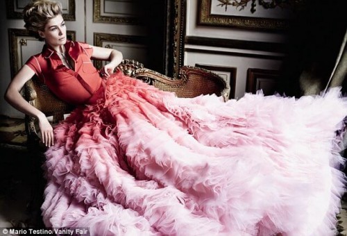 Rosamund Pike on the Cover of Vanity Fair – Talks Gone Girl